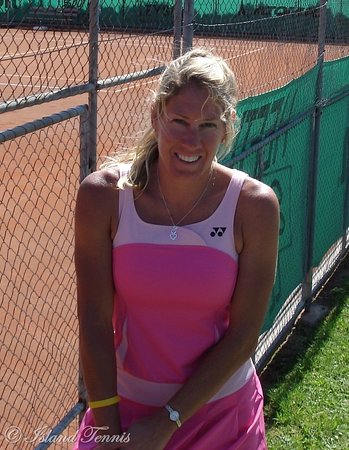susan-evans-pink